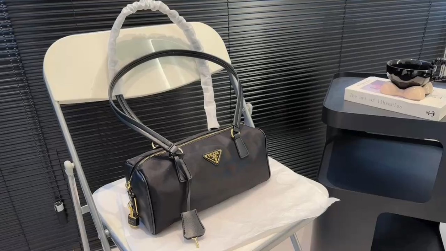 Prada Re-Edition 2005 Nylon Shoulder Bag Black
