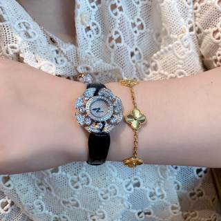 Bulgari Divas' Dream Rose Gold Diamond Amethyst Watch 33mm view 3