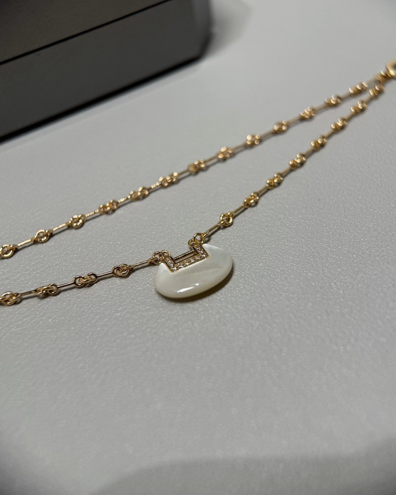 Yuyi Dual-Layer Mother-of-Pearl Charm Bracelet Gold view
