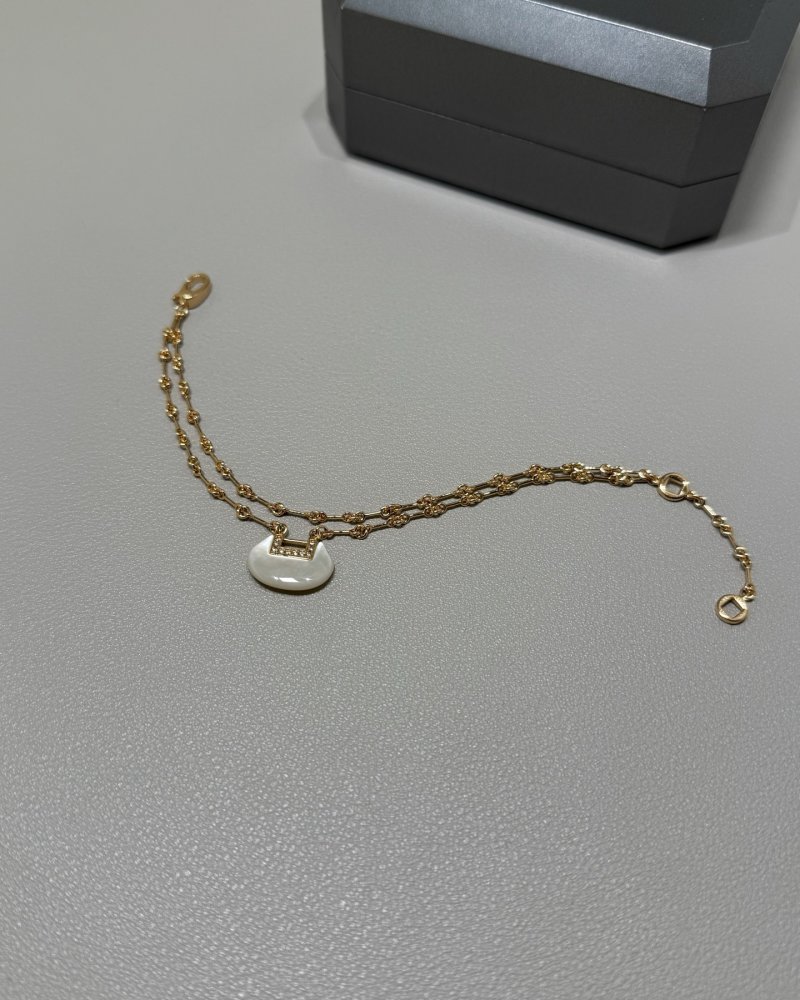 Yuyi Dual-Layer Mother-of-Pearl Charm Bracelet Gold view