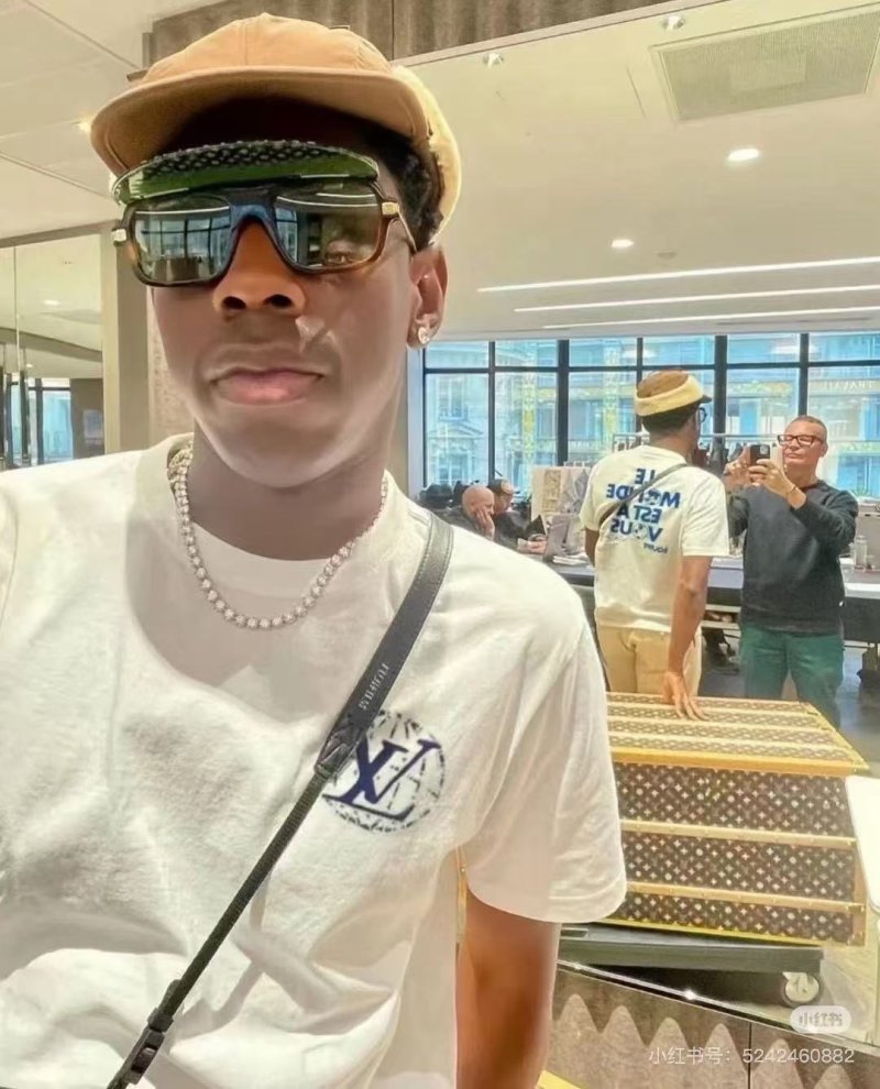 Louis Vuitton White Logo T-Shirt view