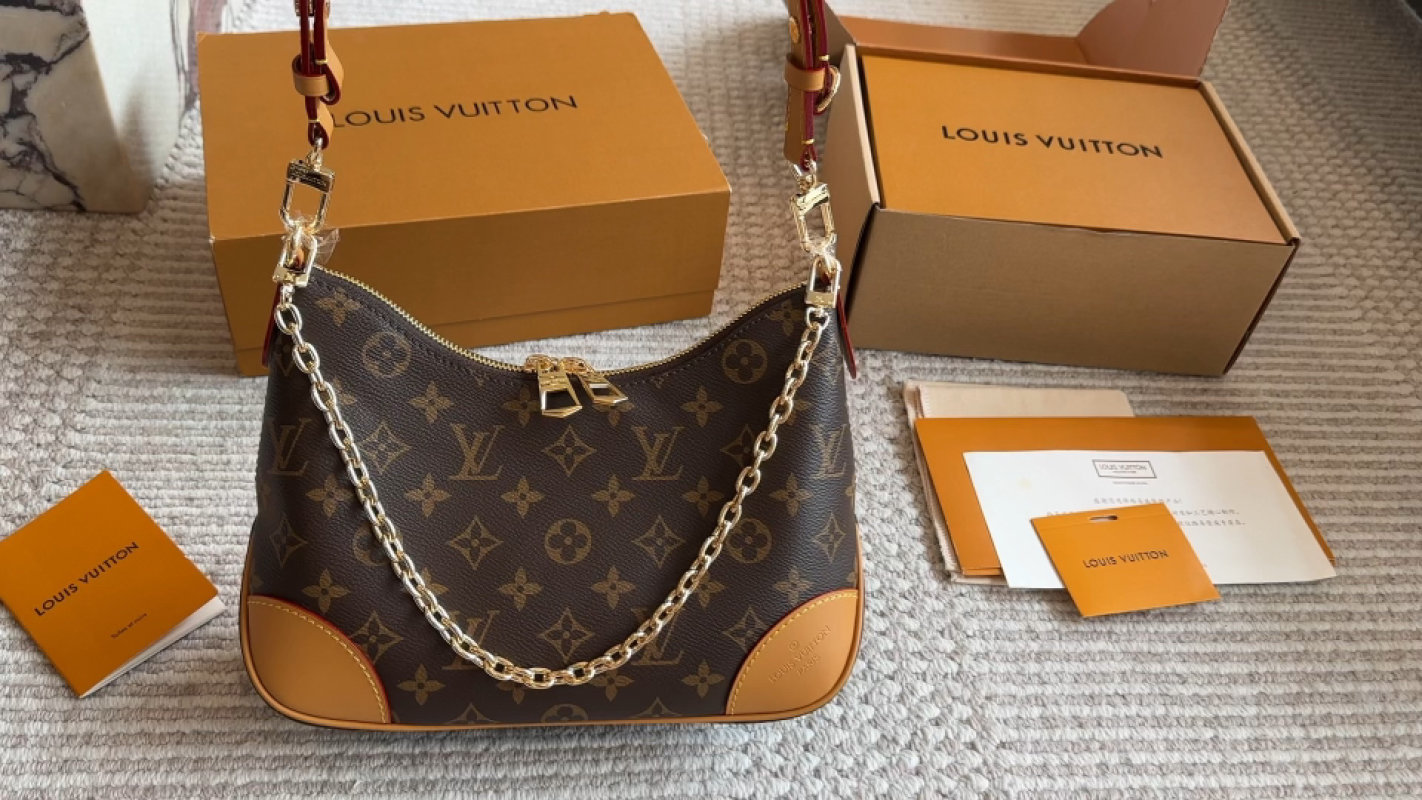 Louis Vuitton Monogram Canvas Shoulder Bag with Chain Strap