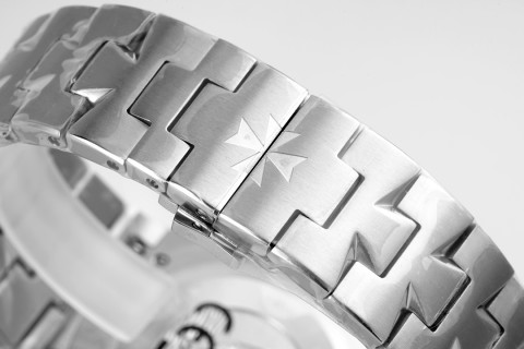 Vacheron Constantin Overseas Automatic Steel Watch 42mm view 9