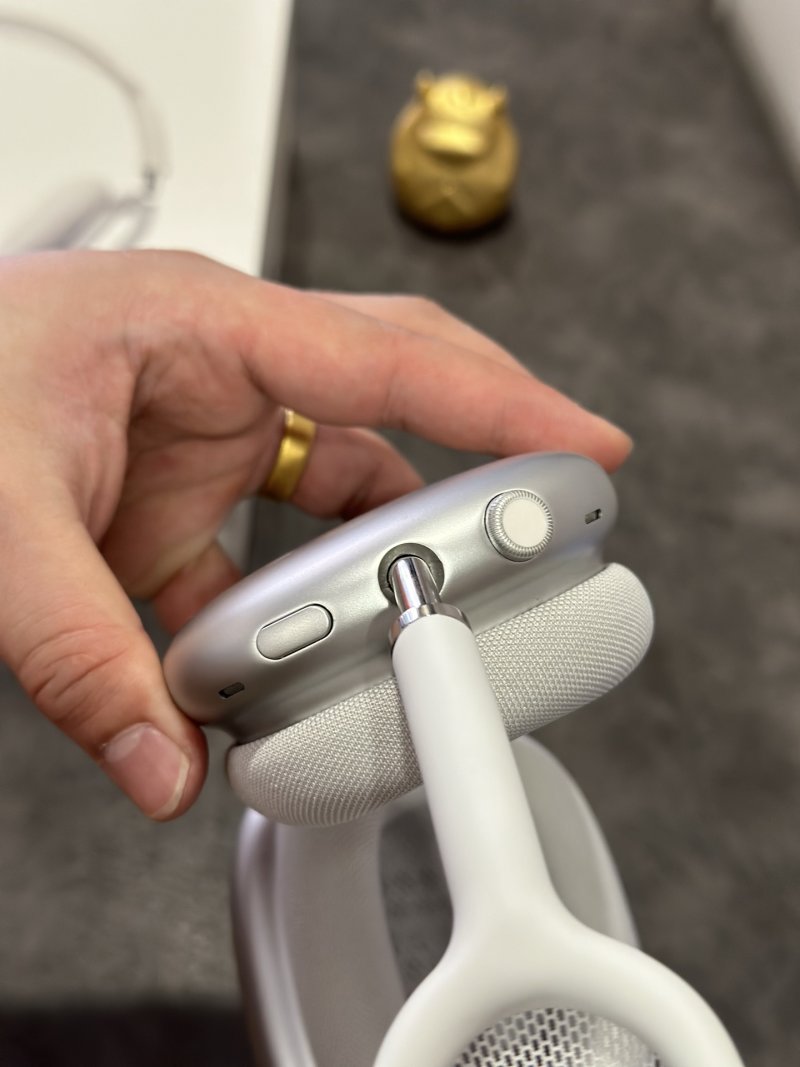 Apple AirPods Pro Max Silver 1:1 Replica Headphones view