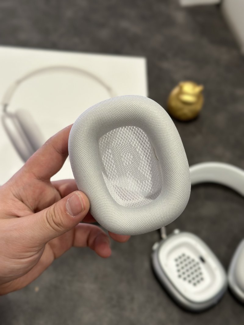 Apple AirPods Pro Max Silver 1:1 Replica Headphones view