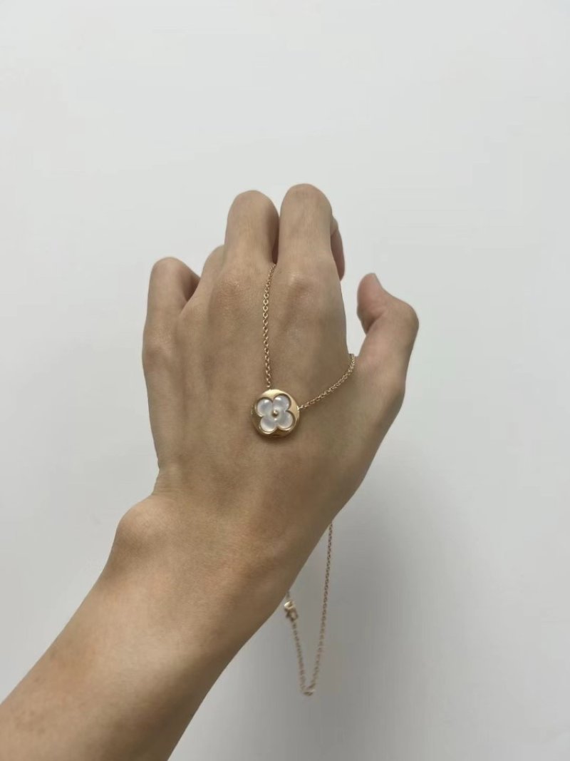 Louis Vuitton Round Mother-of-Pearl Flower Pendant Necklace Rose Gold view
