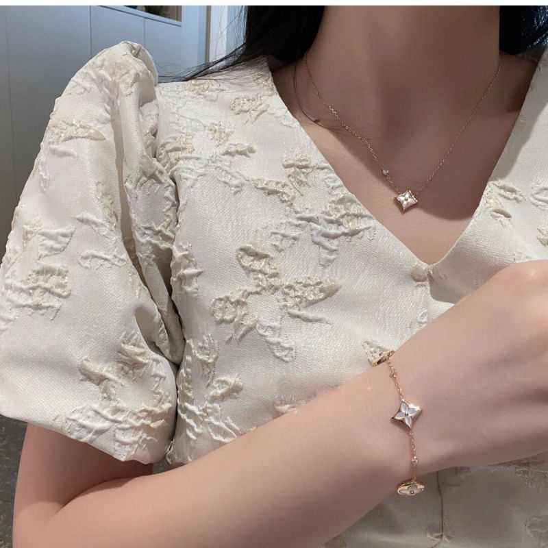 Louis Vuitton Round Mother-of-Pearl Flower Pendant Necklace Rose Gold view