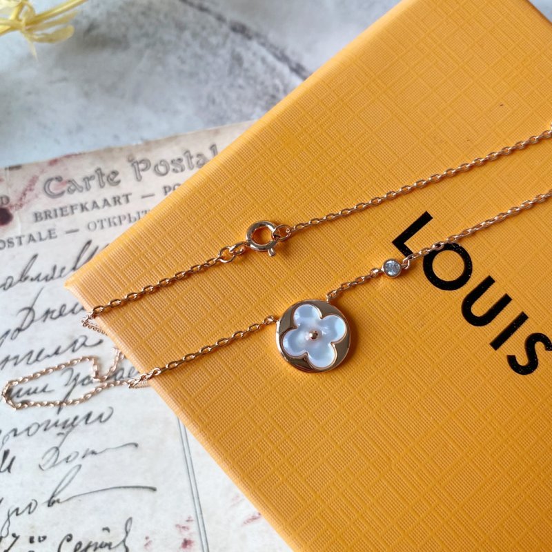 Louis Vuitton Round Mother-of-Pearl Flower Pendant Necklace Rose Gold view