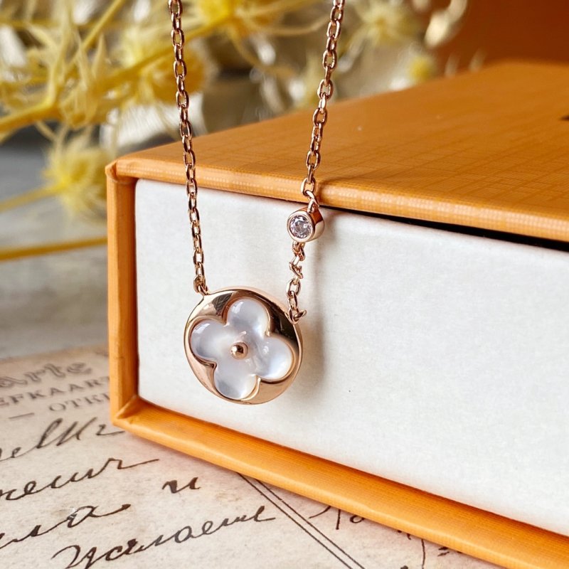Louis Vuitton Round Mother-of-Pearl Flower Pendant Necklace Rose Gold view