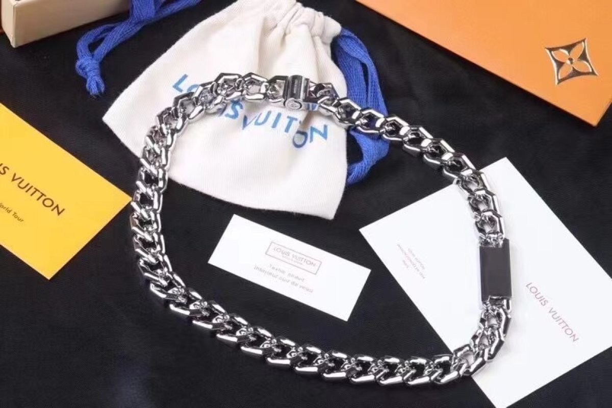 Louis Vuitton LV Blue Enamel Chain Necklace 50cm view