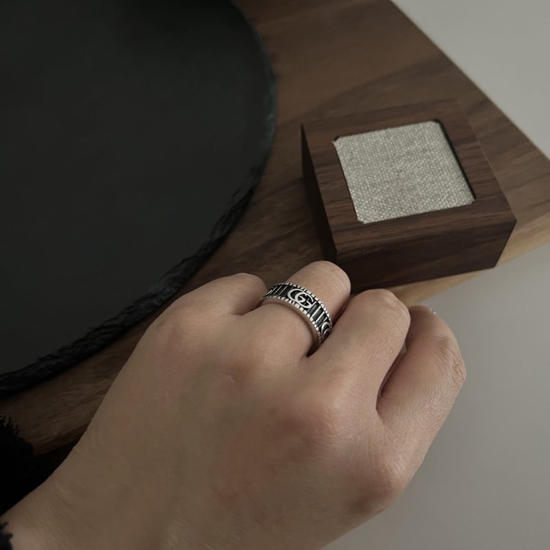 Gucci Double G Stripe Vintage Silver Ring view