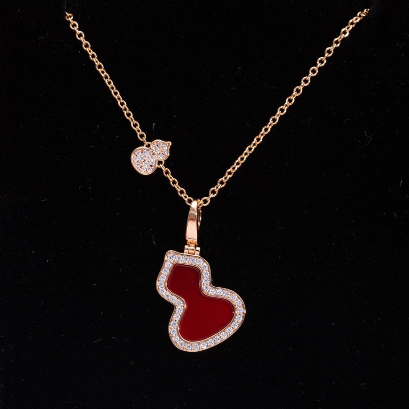 Qeelin Red Agate Gourd Pendant Necklace Gold view