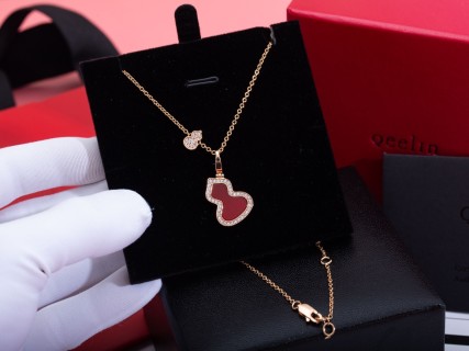 Qeelin Red Agate Gourd Pendant Necklace Gold view 4
