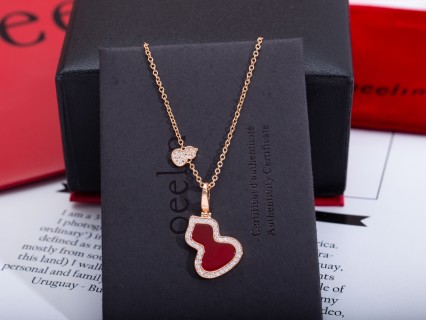 Qeelin Red Agate Gourd Pendant Necklace Gold view 5