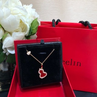 Qeelin Red Agate Gourd Pendant Necklace Gold view 6