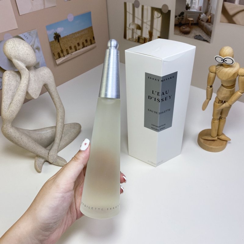 Issey Miyake L'Eau d'Issey Eau de Toilette 100ml view