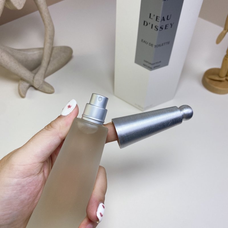 Issey Miyake L'Eau d'Issey Eau de Toilette 100ml view