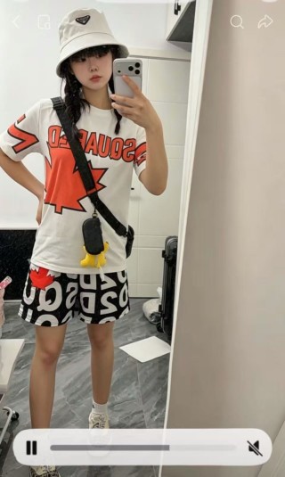 Dsquared2 Maple Leaf Logo White Red T-Shirt view 3