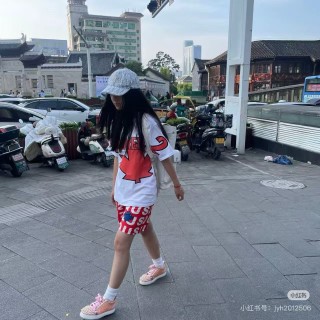 Dsquared2 Maple Leaf Logo White Red T-Shirt view 4