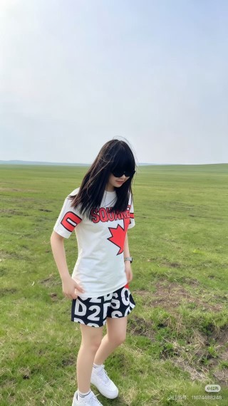 Dsquared2 Maple Leaf Logo White Red T-Shirt view 8