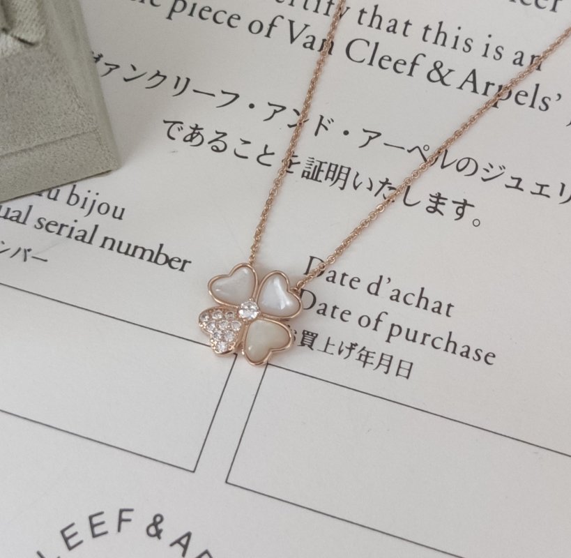 Van Cleef & Arpels Four-Leaf Clover Diamond Pendant Necklace Rose Gold view