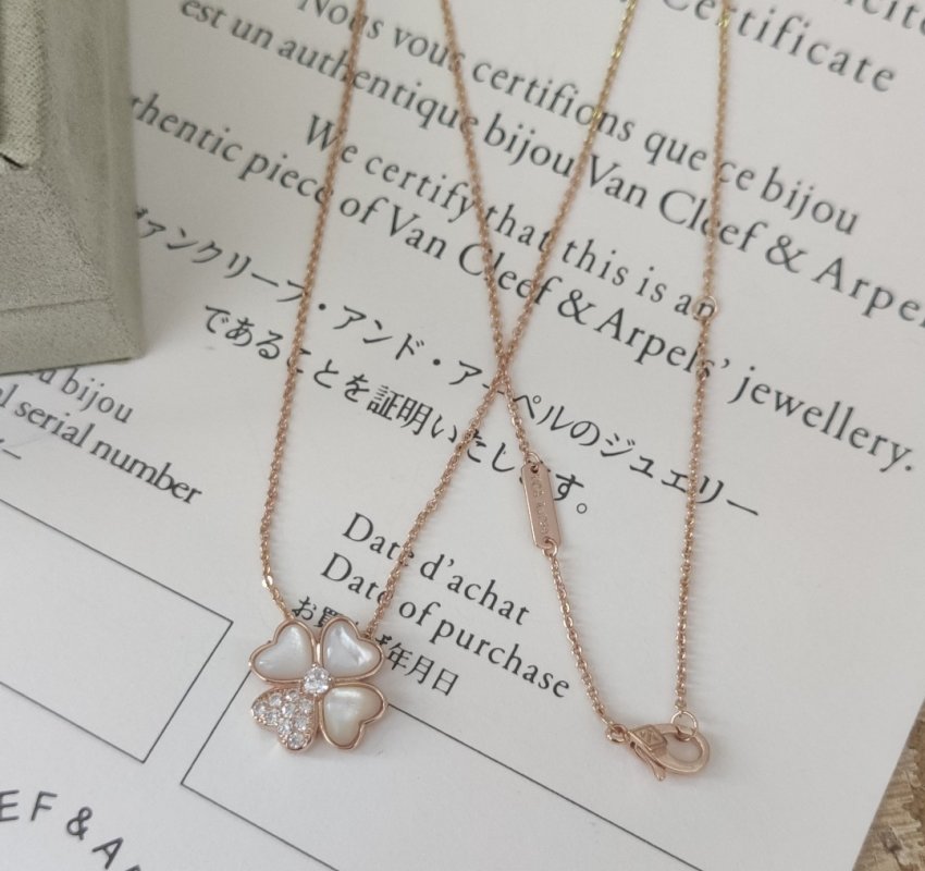 Van Cleef & Arpels Four-Leaf Clover Diamond Pendant Necklace Rose Gold view