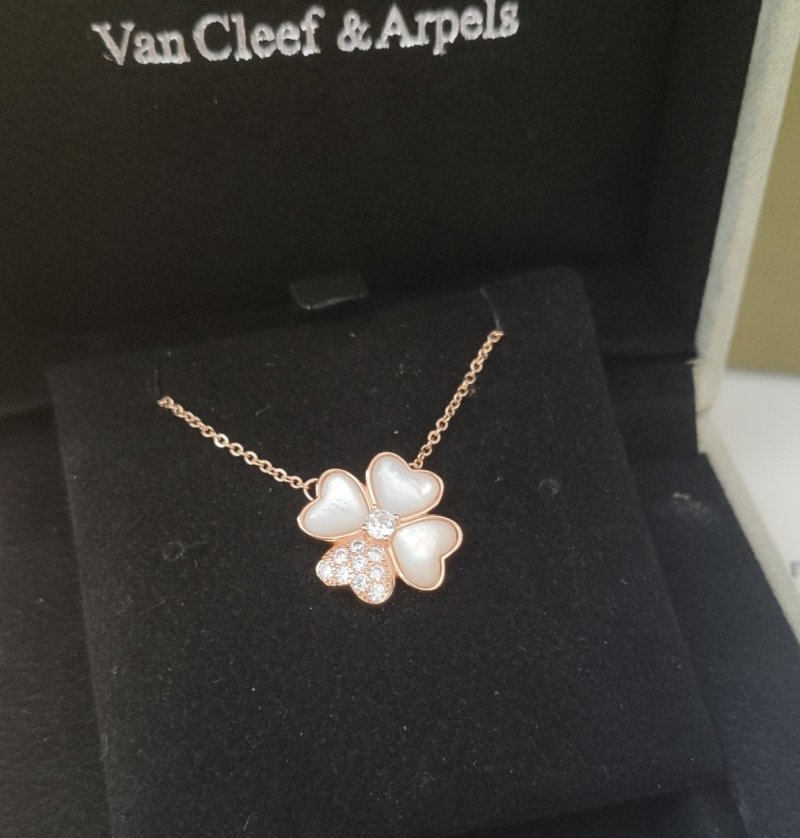 Van Cleef & Arpels Four-Leaf Clover Diamond Pendant Necklace Rose Gold view