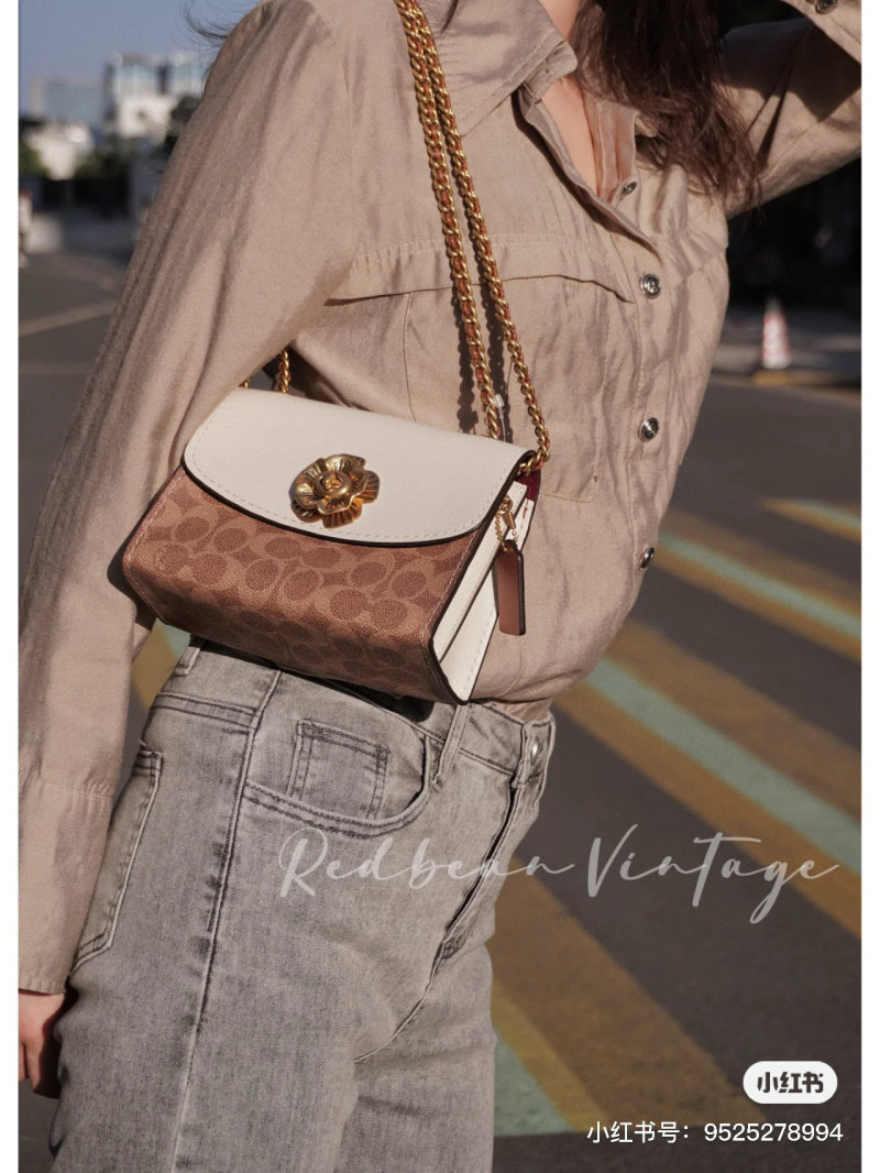 Coach Signature Leather Shoulder Bag - Cream & Tan