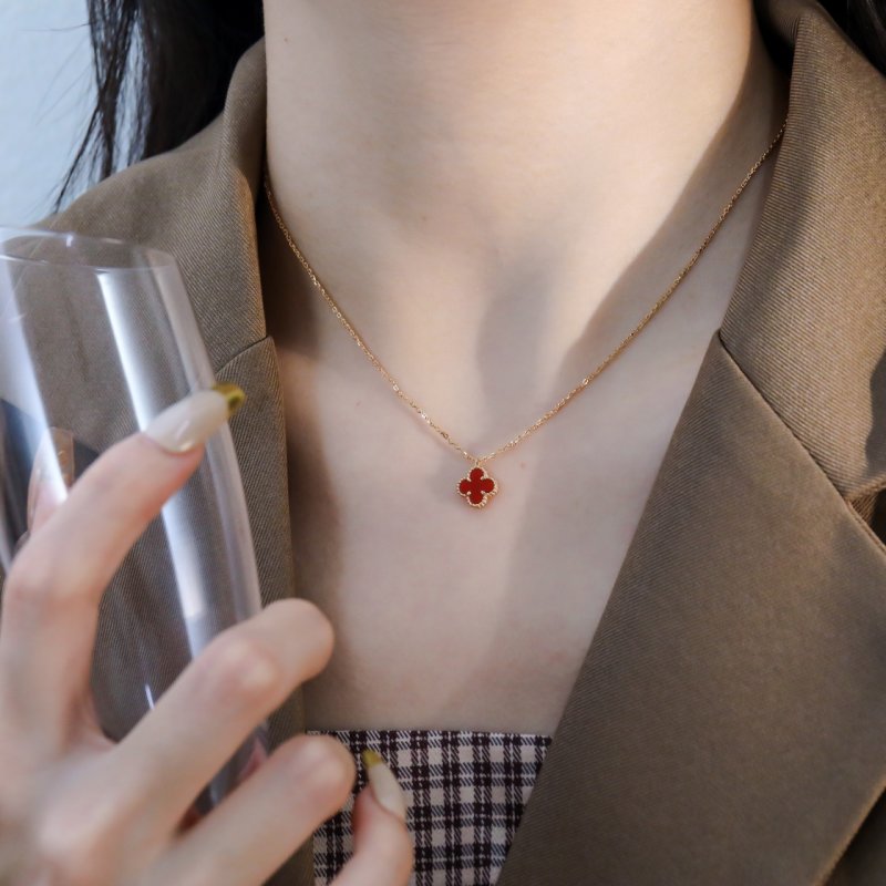 Red Clover Four-Leaf Pendant Gold Chain Necklace
