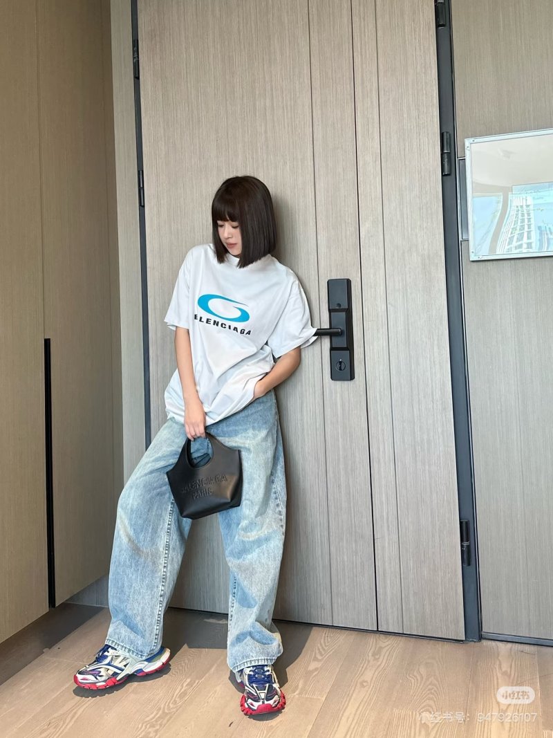 Balenciaga Wave Logo White T-Shirt view