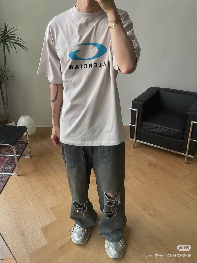 Balenciaga Wave Logo White T-Shirt view
