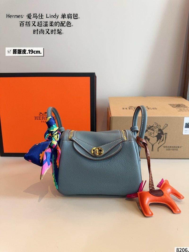 Hermès Lindy Shoulder Bag Red view