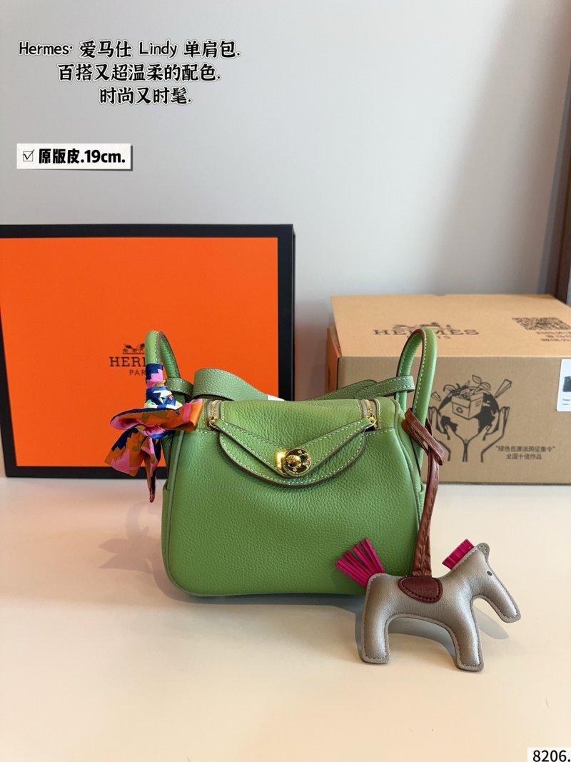 Hermès Lindy Shoulder Bag Red view