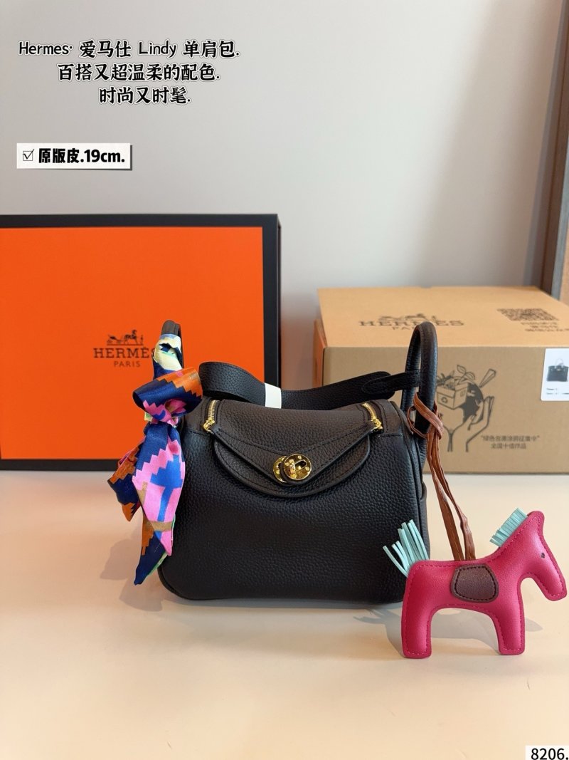 Hermès Lindy Shoulder Bag Red view
