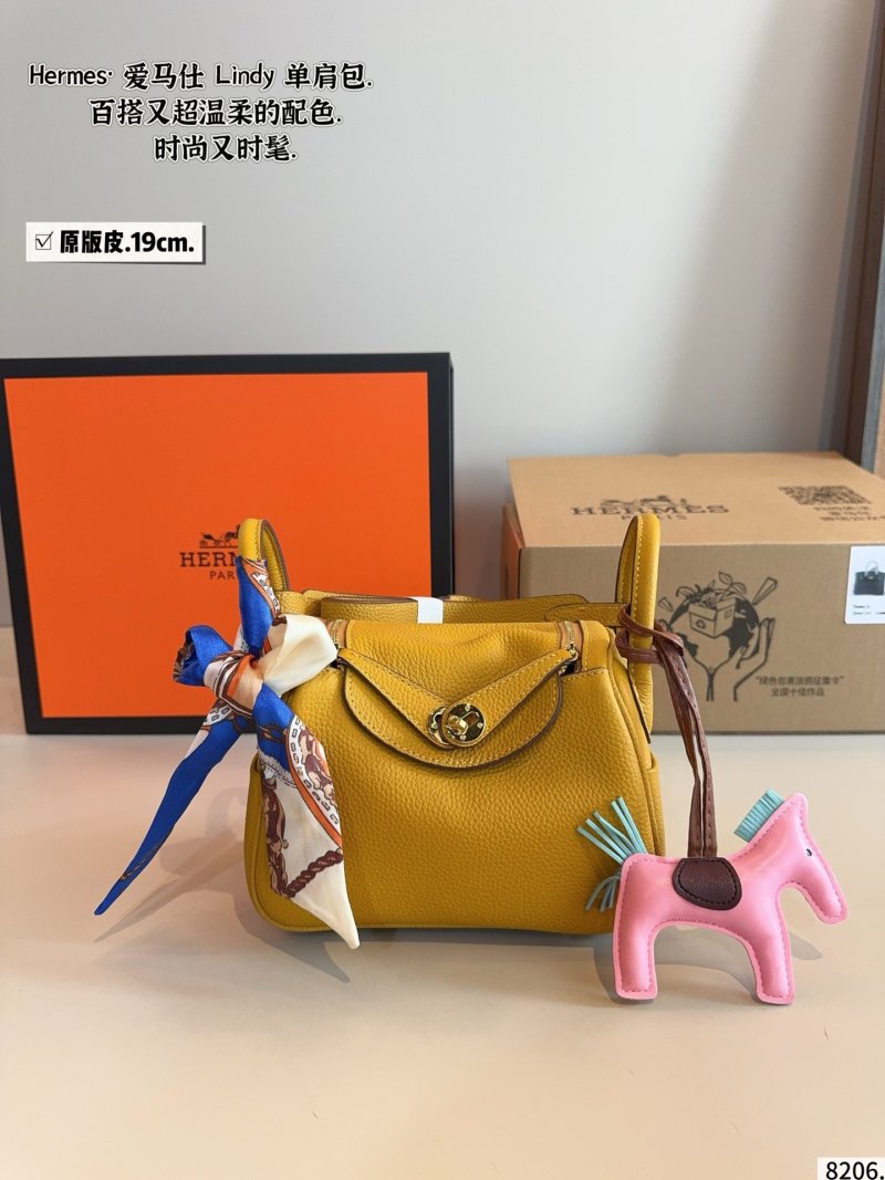 Hermès Lindy Shoulder Bag Red view