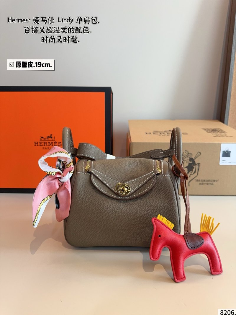 Hermès Lindy Shoulder Bag Red view