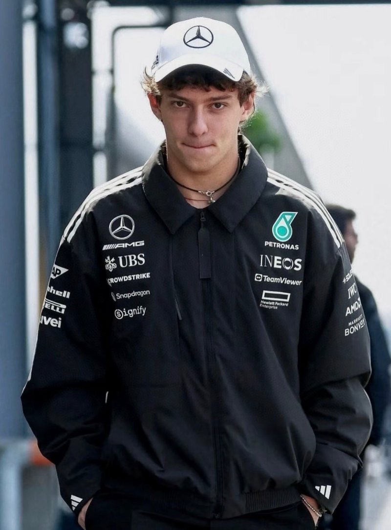 Mercedes-AMG Petronas F1 Team Black Zip Jacket