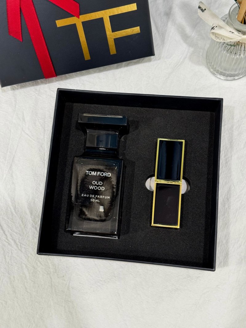 Tom Ford Black Orchid & Rouge Lipstick Luxury Gift Set view