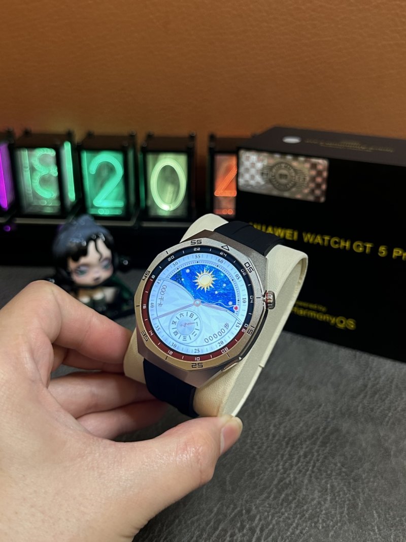 Huawei GT5 Pro Silver Smartwatch view