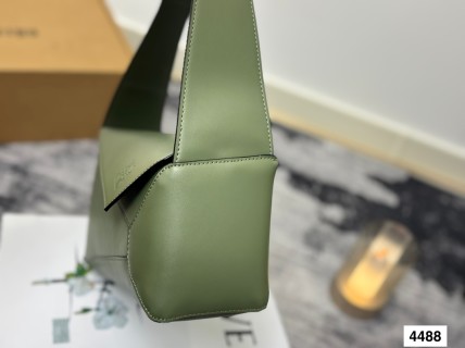 Loewe Geometric Puzzle Hobo Underarm Bag - Sage Green view 3