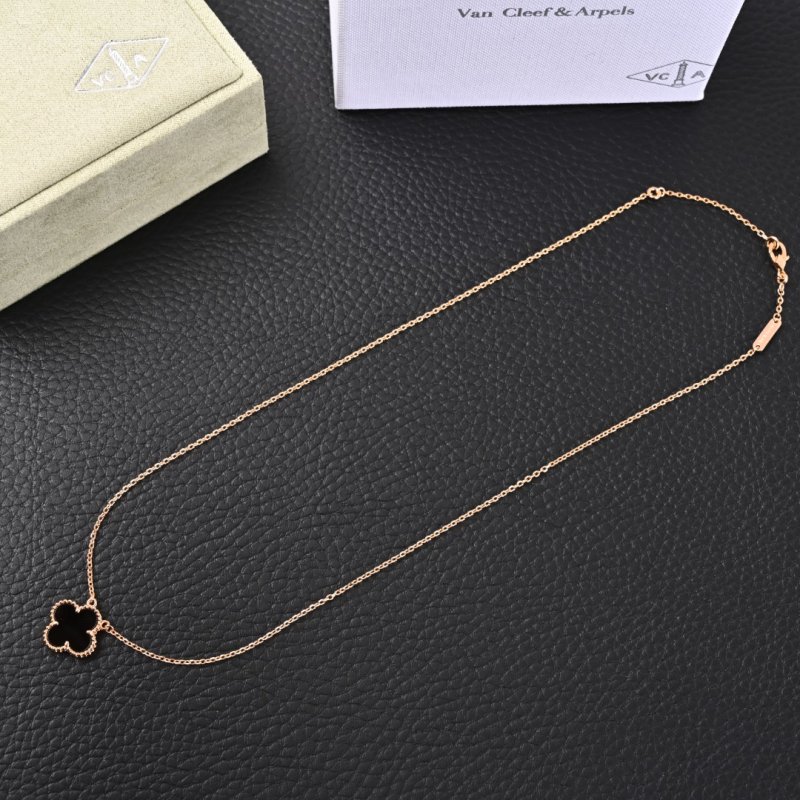 Van Cleef & Arpels Four Leaf Clover Gold Necklace