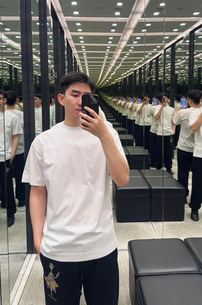 Cream Short Sleeve T-Shirt with Minimalist Chest Print
