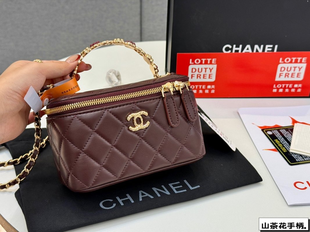 Chanel Quilted Camellia Box Bag Pink view