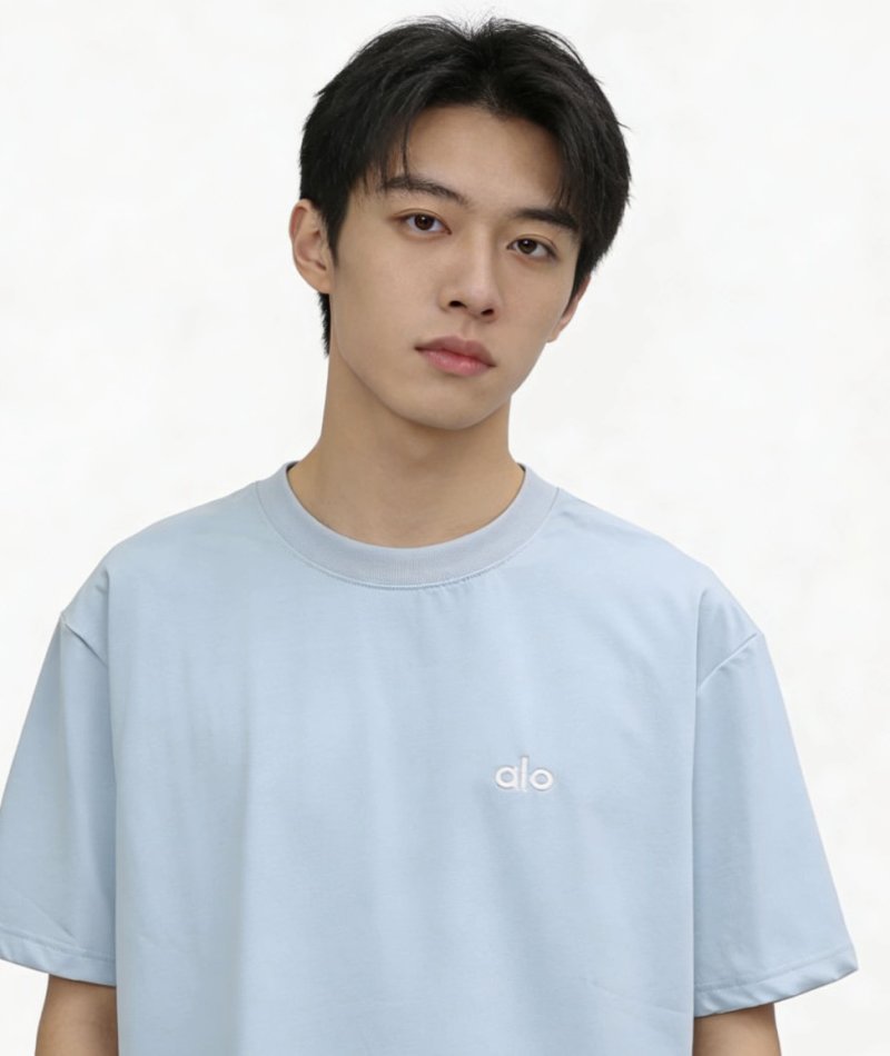 Alo Yoga Men's Classic Logo T-Shirt Light Blue