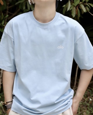 Alo Yoga Men's Classic Logo T-Shirt Light Blue view 5