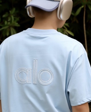 Alo Yoga Men's Classic Logo T-Shirt Light Blue view 9