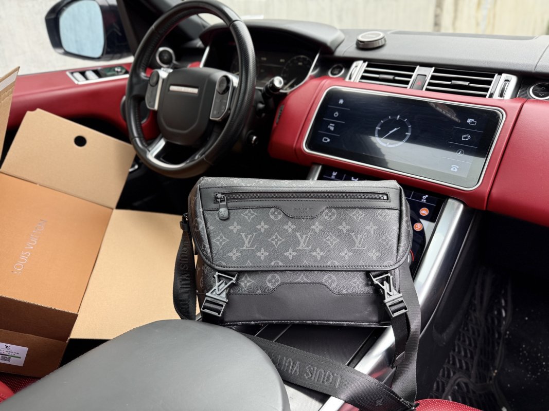 Louis Vuitton Messenger Voyager PM Black Shoulder Bag