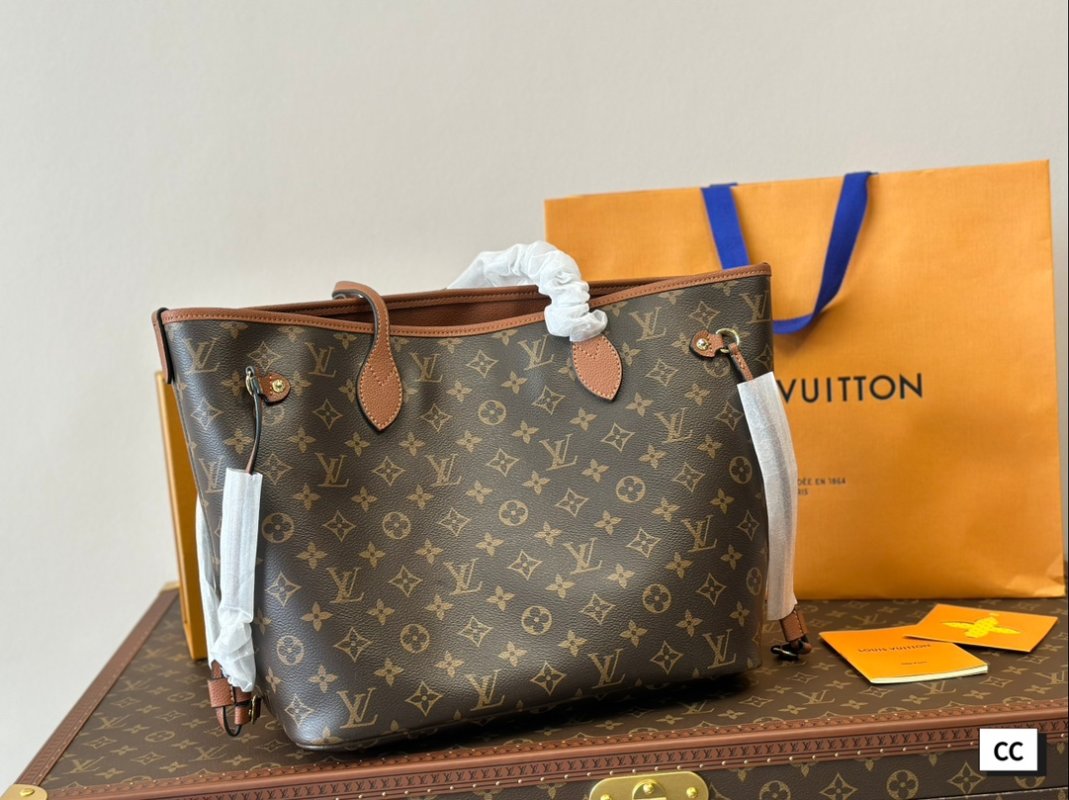 Louis Vuitton Neverfull MM Monogram Canvas Tote Bag