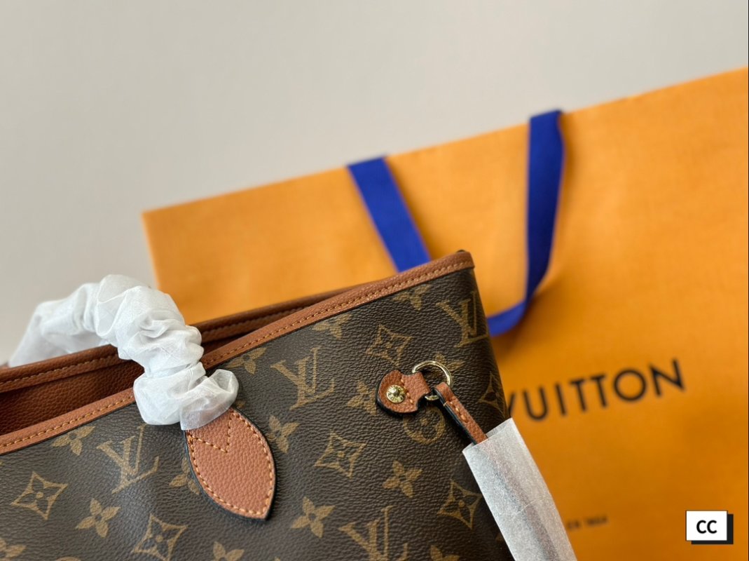 Louis Vuitton Neverfull MM Monogram Canvas Tote Bag view