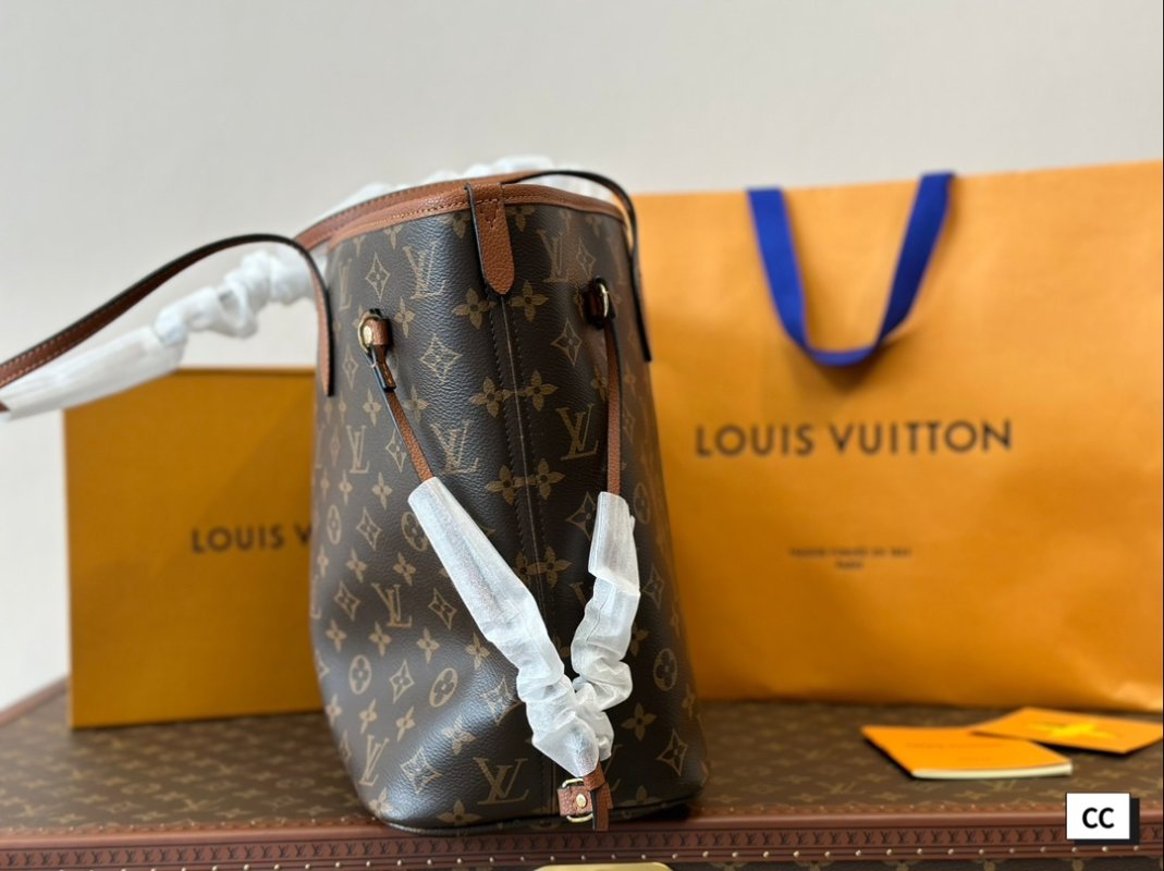 Louis Vuitton Neverfull MM Monogram Canvas Tote Bag view